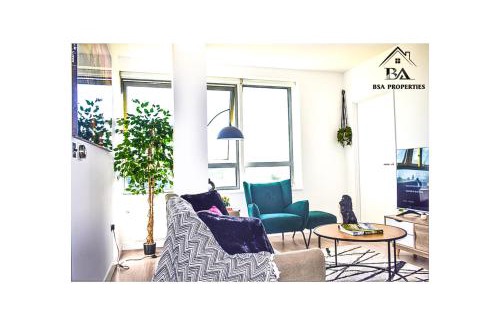 Bracknell Apartment | City Centre Apartment Close to Ascot & Legoland Sleep Upto 4 Guests - Parking on Request!