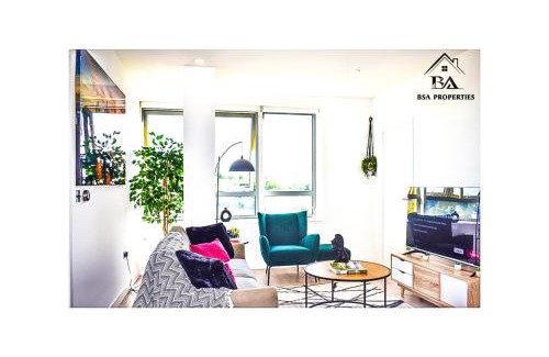 Bracknell Apartment | City Centre Apartment Close to Ascot & Legoland Sleep Upto 4 Guests - Parking on Request!