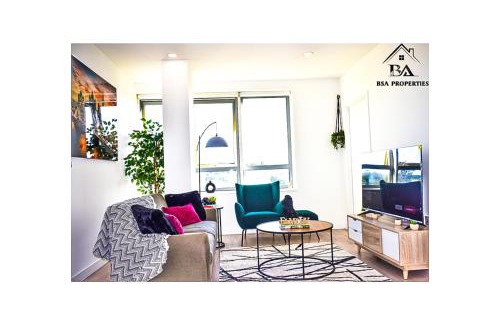 Bracknell Apartment | City Centre Apartment Close to Ascot & Legoland Sleep Upto 4 Guests - Parking on Request!