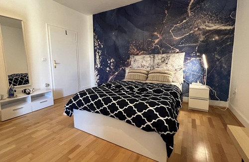Altstadt-Sued Apartment | City Centre Apartment in Köln