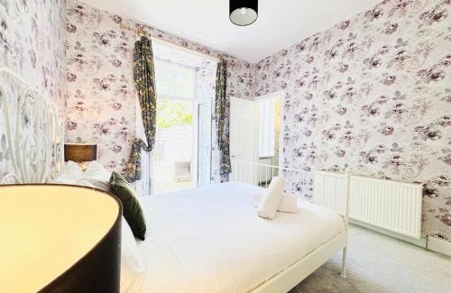 Tollcross Apartment | City Centre Escape with Private Garden