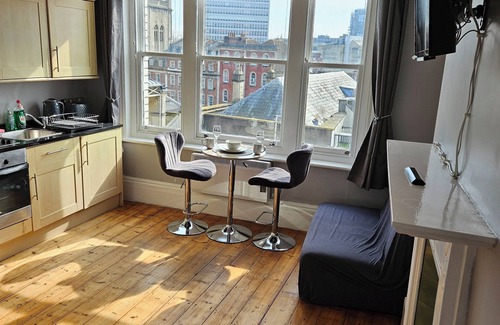 Bristol Floating Harbour Apartment | City centre location studio