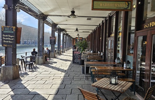 Bristol Floating Harbour Apartment | City centre location studio