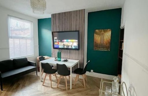 Forest Fields Apartment | City centre terrace town house