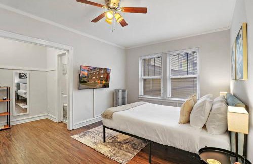 Hyde Park Apartment | City Charm Studio Apt in Chicago - Kenwood 205