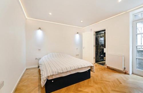 Redcliffe Apartment | City Chic London Apartment with 2 Bedrooms