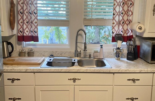 Hendersonville Cottage | City Cottage- a country cottage in the heart of the city!