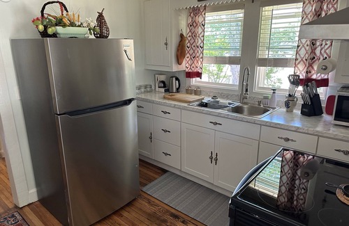 Hendersonville Cottage | City Cottage- a country cottage in the heart of the city!
