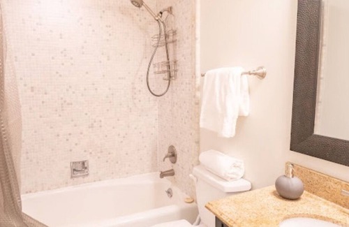 Highlands Condo | City Crash Pad