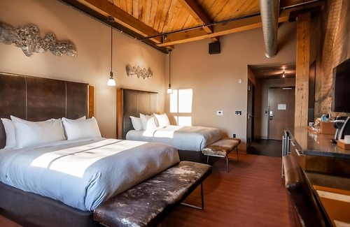 Fifth Ward Hotel | City Escape, Local Brews Delight, 2 Cozy Units Close To Erie Street Plaza!