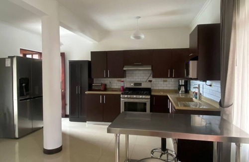 Heredia House | City Experience from a central location in the middle of the Central Valley!