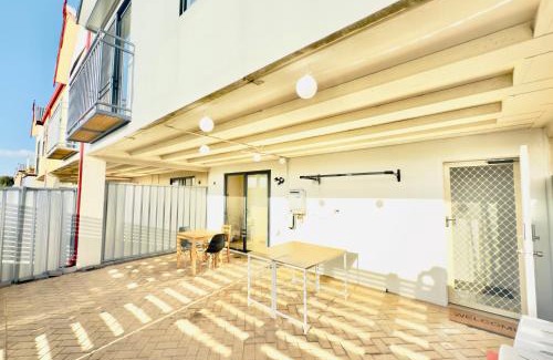 Cannington House | City Explorer Base 3BR&2 Floors&Walk to Mall & Airport Transit