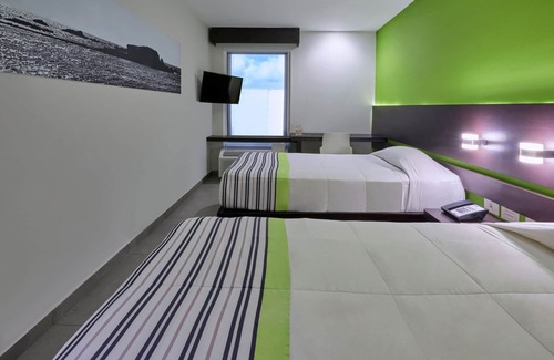 Downtown Cancun Hotel | City Express Junior by Marriott Cancun