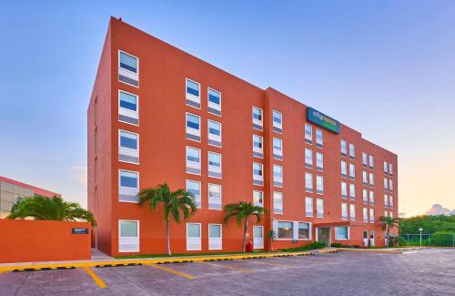 Downtown Cancun Hotel | City Express Junior by Marriott Cancun