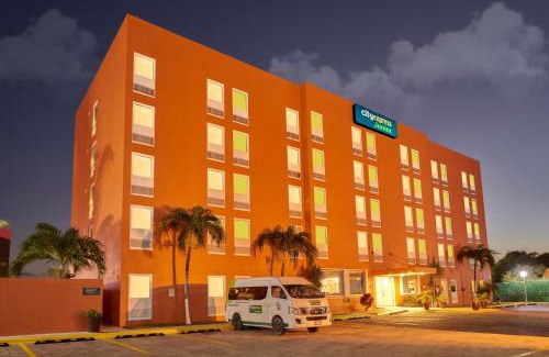 Downtown Cancun Hotel | City Express Junior by Marriott Cancun