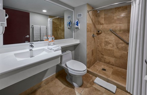 Leon Hotel | City Express Plus by Marriott Leon Centro de Convenciones