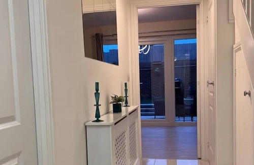 Stanley House | City fields 4 bedroom house in Yorkshire