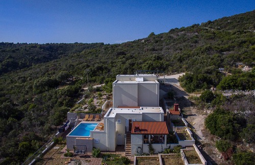 Cove Donja Krusica (Donje selo) Villa | City gateway apartment with perfect view