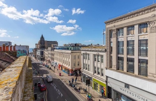Brighton City Centre Apartment | City Heights One Bedroom Modern apt 100 Metres From Seafront