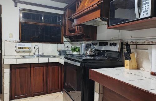 Villa Bonita Apartment | City house 5 min SJO airport