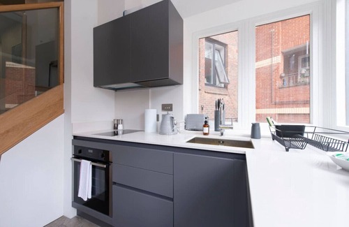 Reading City Centre Apartment | City Life Bliss: Central Studio in Reading