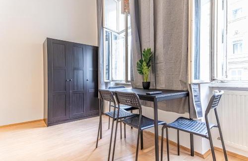 Neulerchenfeld Apartment | City-Linked 2BR Apartment Near Wiener Stadthalle