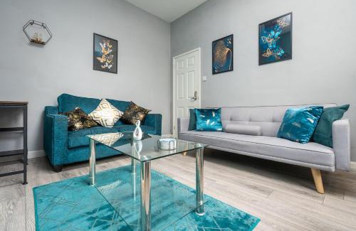 Bootle Apartment | City Links-4Bdrm terraced House-Parking-Antonio st