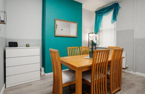 Bootle Apartment | City Links-4Bdrm terraced House-Parking-Antonio st