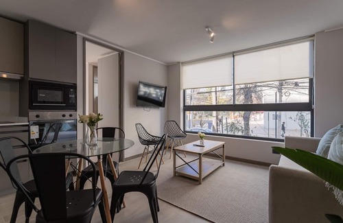 Nunoa Apartment | City Living: Apartment 1D/1B for 3