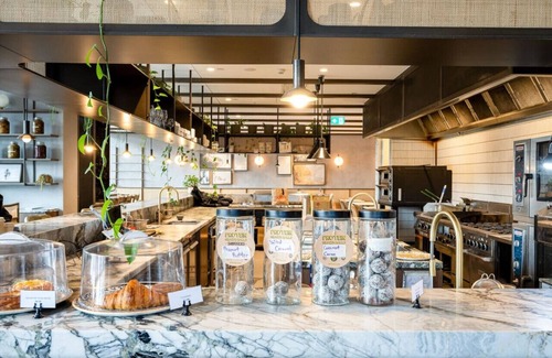 Port Melbourne House | City Meets Bay I Resort Style I 4-Level I Rooftop