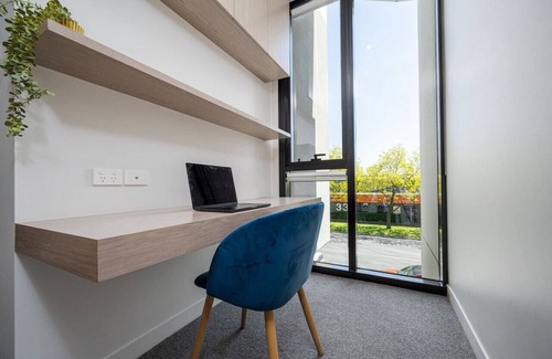 Port Melbourne House | City Meets Bay I Resort Style I 4-Level I Rooftop