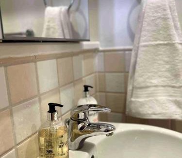 Burton on Trent Apartment | City Mill - Next to Town Centre Shopping and Restaurants - Free Parking