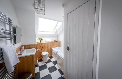 Londonderry House | City of Derry Farmhouse Country Retreat