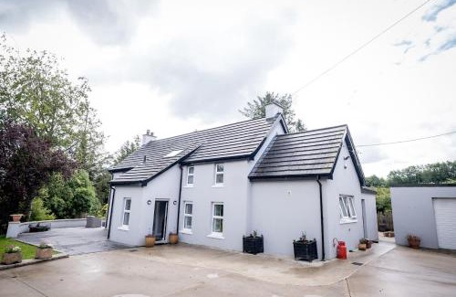 Londonderry House | City of Derry Farmhouse Country Retreat