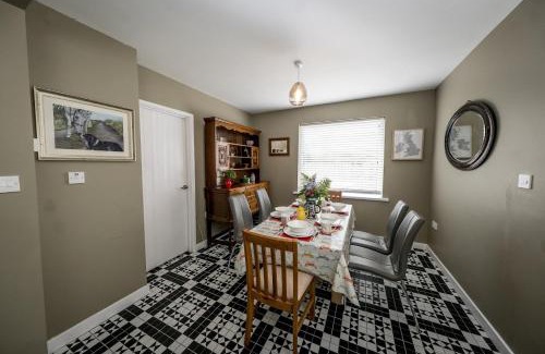 Londonderry House | City of Derry Farmhouse Country Retreat