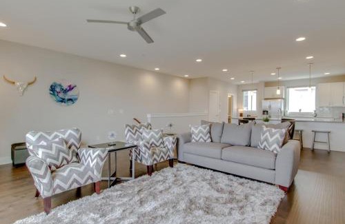 Katie Hill Neighborhood House | City Overlook Luxury Amenities Minutes to Downtown