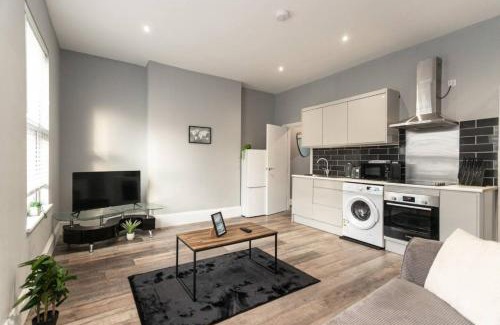 Saint Paul's Apartment | City Rd B - Central Location Long Stay by ShortStayUK