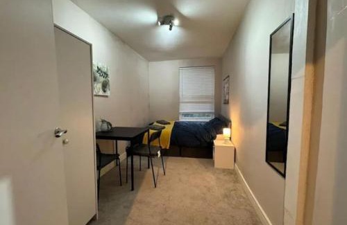 Saint Paul's Apartment | City Rd C - Central Location Long Stay by ShortStayUK