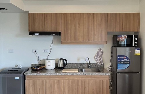 Pasig Condo | City & River View Retreat: Ideal for Meditation