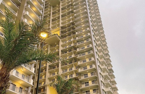 Pasig Condo | City & River View Retreat: Ideal for Meditation