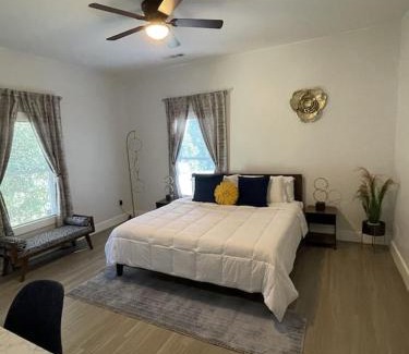 College Park Villa | City Serenity-2BR Home away from Home. 6 Min from ATL Airport