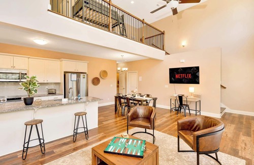 Chattanooga House | City Side Comfort in Missionary Ridge - hot tub!