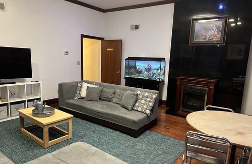 Downtown Pittsburgh Apartment | City Sights 2 Queen Beds Downtown Apt