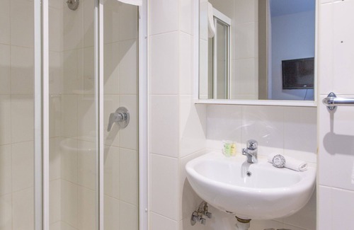 Melbourne Central Business District Hotel | City Square Motel