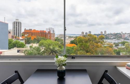 Kings Cross Apartment | City Stay with Stunning Views Free Parking