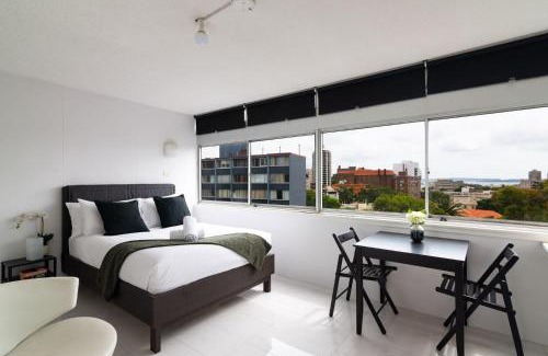 Kings Cross Apartment | City Stay with Stunning Views Free Parking