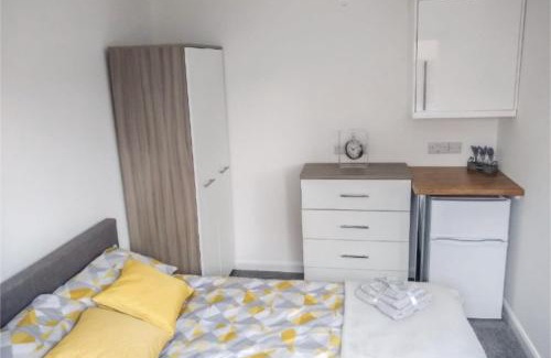 Corby House | City Vacations Corby 4 separate room house