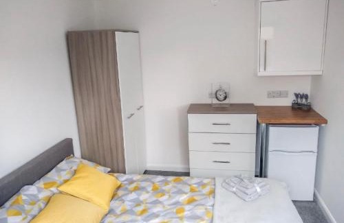 Corby House | City Vacations Corby 4 separate room house