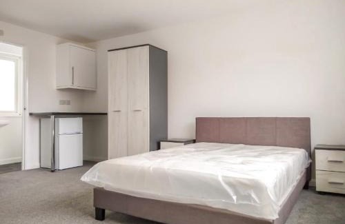Corby House | City Vacations Corby 4 separate room house
