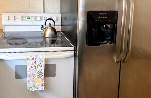 Johnson City Apartment | City Vibes + Nature Trails! Relax in our comfy 2BR—perfect base for exploring Johnson City & beyond.